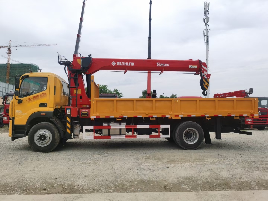 國六福田大黃蜂宏昌天馬10噸隨車吊